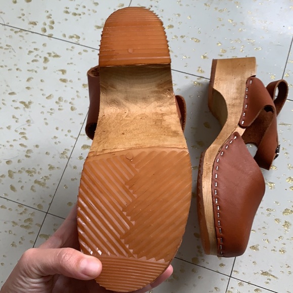 Closed toe Clogs - Picture 4 of 4